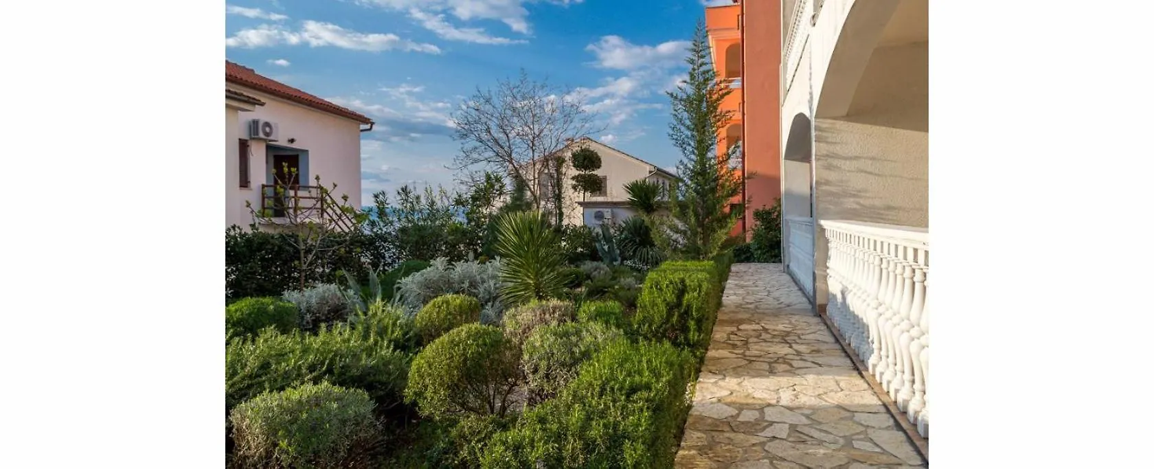 Pet Friendly Escape Njivice Apartment