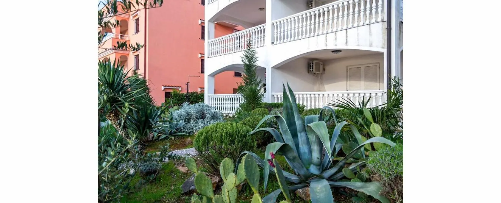Pet Friendly Escape Njivice Apartment